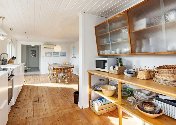 8 Person In Jerup-by Traum Jerup